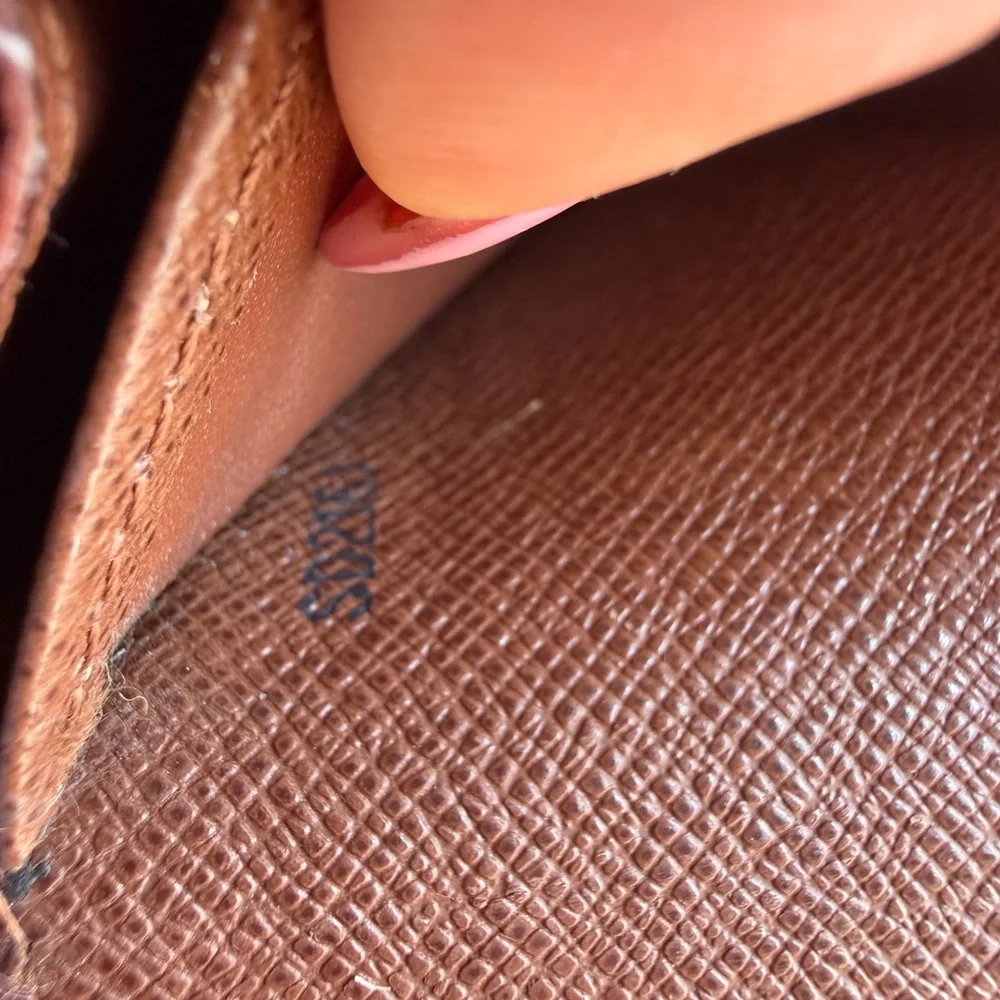 Authentic Louis Vuitton Brown Monogram‎ Wallet